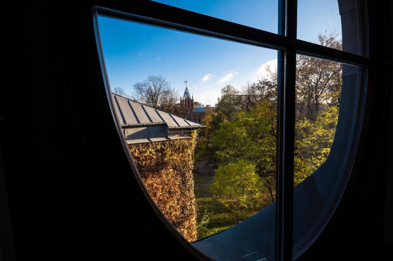 فندق غروديك كراكوفيا المظهر الخارجي الصورة View from the window of the house of the German ambassador to the United States, Richard Grenell, to the German embassy in Washington, D.C.