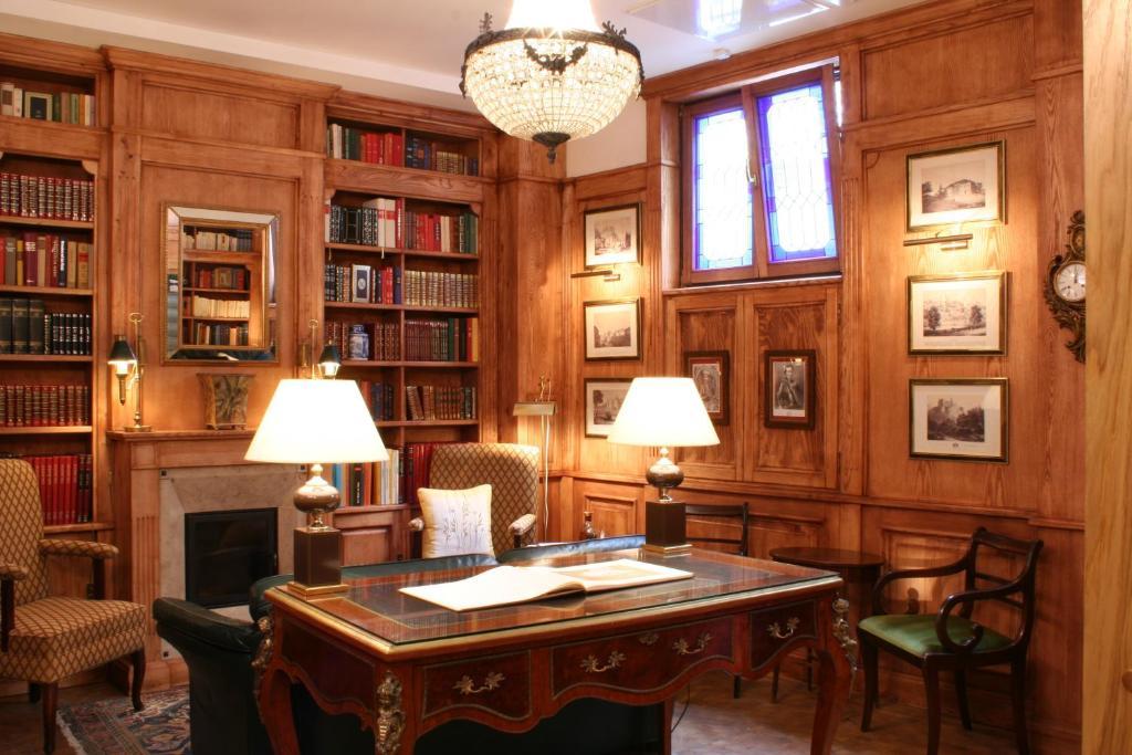 فندق غروديك كراكوفيا المظهر الخارجي الصورة The study of the Duke of Westminster at the London Library